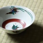 古九谷色絵蝶鳳凰文茶碗 / Old-Kutani Tea Bowl with Design of Butterfly and Phoenix